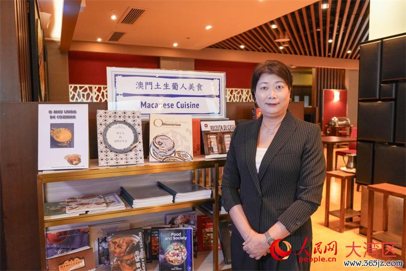 时任澳门旅游大学副校长罗曼仪领受采访。东谈主民网实习生 韩宇轩摄